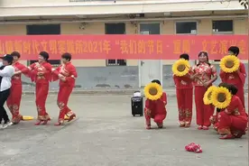 广场舞爱好者系爱心❤️到敬老院慰问老人视频封面