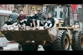 站在洪水面前时，才感觉自然灾害离自己这么近，在灾难面前视频封面