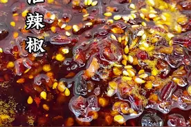 #豆豉油辣椒 #油辣椒 大家点的豆豉油辣椒！看着有没有腮帮子鼓流口水呀？#热门 #美食趣胃计划视频封面