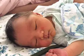 今天看了一个新闻，四个月大的宝宝哭了两个小时去世了