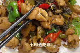 你吃过酸菜炒大肠吗？还是看了这个视频才知道的。#跟着抖音学做菜视频封面
