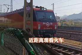 济南局客车K876次京九线上行新县站发车