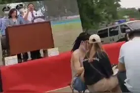 拍卖前公布的部分犬只的“缺陷”包括“不咬人”，果然是乙之砒霜，甲之蜜糖。视频封面