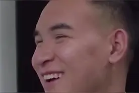 当杜富国摘下墨镜，微笑太治愈！视频封面