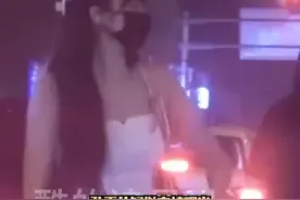 #孔雪儿 疑似恋情曝光，与一男子通宵玩到早上五点同乘车回到孔雪儿家中视频封面
