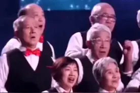 超好听！#平均74岁的清华学霸合唱团唱少年视频封面