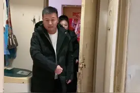 公公自从病了以后，就像变了一个人，之前爱说爱笑，可幽默一个老头，现在没有任何社交，行动缓慢，晚上总觉得自己睡不着，白天又不起床，老头虽说三个儿子，但我感觉他缺少陪伴和关心，全家都愁老头的状态，不知道该怎么找回以前的他视频封面