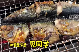 #凤城美食 20年没见的同学问我，茧蛹子里面黑色的东西到底吃不吃