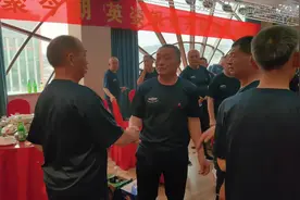 老爸65年入伍，83年退伍，整整十八年的军旅生涯视频封面