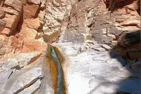 在常年干旱的阴山山脉最深处，发现了一年四季都在流淌的阴山瀑布视频封面