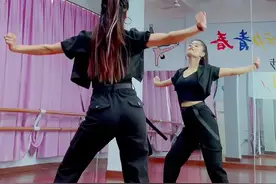 #广场舞#背面#完整版  让我们荡起双桨Dj版的简直太上头了 艾特你身边朋友一起跳#紫罗加编完整版 #零基础 #简单易学 #dou来跳舞 #抖音小助手视频封面