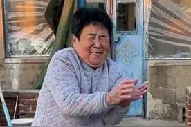 妹妹真是把老太太模仿的淋漓尽致#姥姥的嘴到底有多碎 #海肌兰视频封面