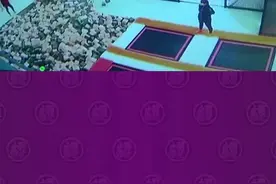 女孩玩蹦床导致截瘫，大小便不能自理，如今难下床视频封面
