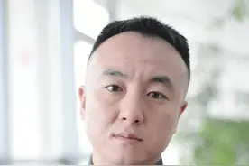 俩男子将好友扔出窗外，造成10级伤残！#两男子将好友扔出窗外致十级伤残 #十级伤残鉴定标准 #社会百态 @DOU+小助手 @DOU+上热门 视频封面