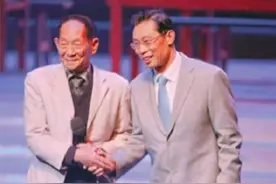 中国最强大爷组合！2011年钟南山为袁隆平颁奖，网友惊呼：医食无忧！