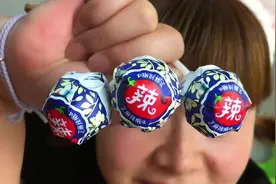 芝麻辣椒棒棒糖#美食 #零食 #糖果 #零食推荐 #童年记忆小零食视频封面