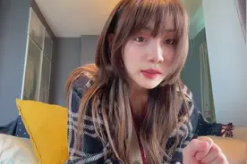 你们催了很久的发型分享，可长可短的神奇发型，就是玩哈哈哈视频封面
