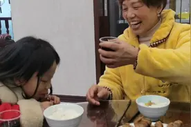 年夜饭来自徐官馥小朋友的祝酒辞！#过年视频封面