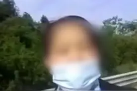 女子说车上出现“背宝剑”的小人求助交警。蜀黍全程耐心解答。视频封面