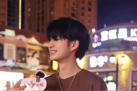 对视和闪躲哪个才是真的喜欢？#我在大学城 #街访 #重庆美好推荐官