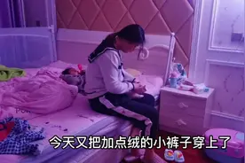 #带娃日常vlog #家庭日常 姑娘一听下雨，迫不及待要穿雨靴视频封面