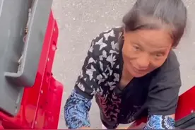 消防员给农户送水，碰上“硬核”送枣大娘视频封面