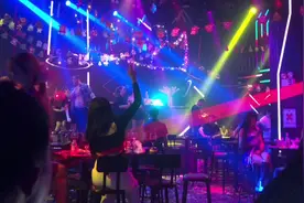 在一起喝酒，有争议我可以道歉，但是我喊三个六，你有两个都敢开视频封面