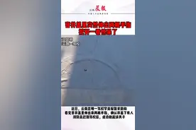 窨井盖里突然伸出两根手指，挖开一看惊呆了视频封面