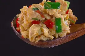  剁椒炒蛋嫩滑爽口的做法。#抖音美食创作人 