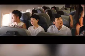 同时被两个女生追，简直就是泡妞王者视频封面