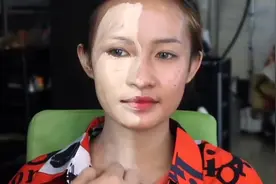 妹子素颜告白被嫌弃，涂抹上几斤粉底，五官漂亮又有气质了#美妆视频封面
