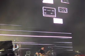 Love确实没有live好🤘🏻 #赵雷 #潍坊新青年音乐节视频封面