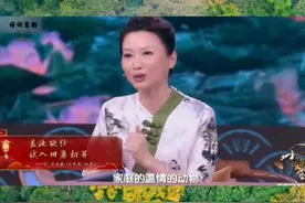落花人独立，微雨燕双飞。双飞燕是中国古典诗词中一个经典意象，也是具有家庭温情和浪漫的动物。#萌知计划 #教育 #诗词 #唐诗宋词 @抖音短视频 视频封面