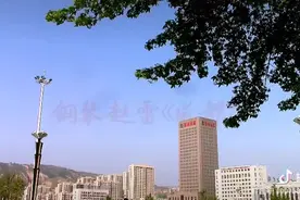 《成都》百听不厌，致敬经典！#回顾经典老歌 #老歌越听越有味视频封面