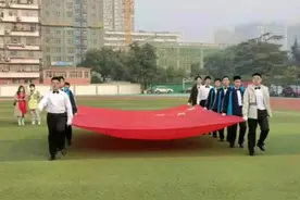 孩子有幸入选为国旗护卫班，出色完成了既庄严又神圣的任务视频封面