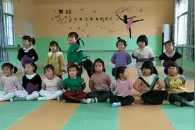 送你一颗小心心❤️❤️#幼儿园里欢乐多视频封面