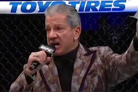 #ufc主持人 布鲁斯巴佛比较尴尬的一次开场，他的开场太精彩，吸引了一只苍蝇