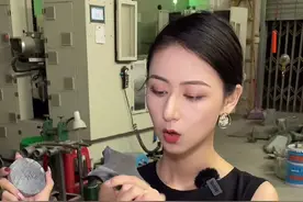 乌鸡是永远不可能飞上枝头变凤凰的，但它能满足第一次对翡翠的想象！#思懿翡翠老板娘 #手镯懿姐视频封面