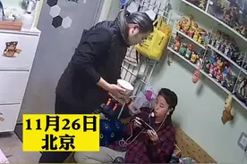 一段15年的感情可以有多甜？老婆打游戏老公前来投喂:别老看我，耽误打游戏@小芝麻粒粒儿视频封面