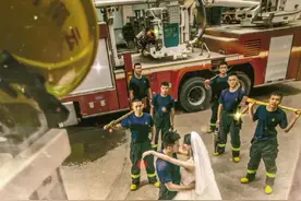 帅气的婚纱大片不会摆动作？别怕，超哥来教你！#军lian #昆明 #蓝朋友 @武汉战地婚纱昆M分馆视频封面