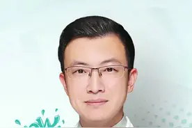 男朋友是不是直男，看他用的花洒就知道了#外科医生  #万万没想到 #直男的由来 #整形医生刘菲@抖音短视频 视频封面