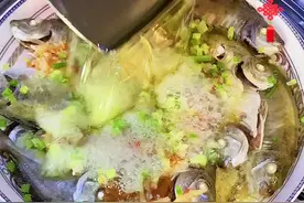 #潮汕美食 咸梅蒸黄鯷 粉丝要求用小一点的用蒸的 小一点肉会比较嫩一点@抖音短视频