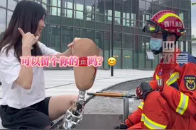 12月8日，汶川地震独腿女孩牛钰@春游哥哥 发视频诉说甜蜜爱情：因取假肢结缘，牵手消防小哥哥。祝福你们啊！