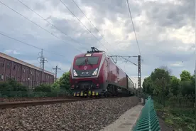 电力Z289次（昆明—宁波）晚点通过萧甬铁路K12公里处