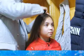 安娜的发型梳头教程安排上了，过两天记得来交作业哦？？❤️#冰雪女王cos挑战 #儿童编发 #日常发型 #花样滑冰@陈露国际冰上中心 