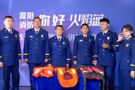 排涝救援突击队风采展示来了！#消防队的欢乐时光视频封面