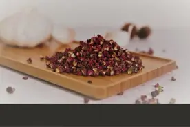 花椒制成花椒酒，能止#蛀牙疼痛，不能喝酒的人可以喝“汉宫椒枣茶”#健康 #养生 @抖音短视频 视频封面