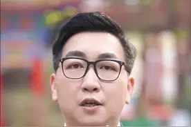 #冯潇霆回应网友 男足不会踢球，但会演戏呀！视频封面