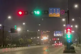 萧山区建设四路与杨时路的红绿灯，红灯时不能右转视频封面