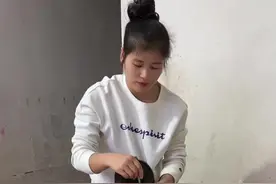 今晚叫我婆婆不要教我女儿说普通话，他普通话都不标准，爆米花听到了就在那里发火，叫自己教，说我连初一都没有读完，在那里说他妈妈，我就说一句，他意见那么大…果然是妈宝男#农村宝妈记录生活 #令人心动的梦中情家 #农村日常生活